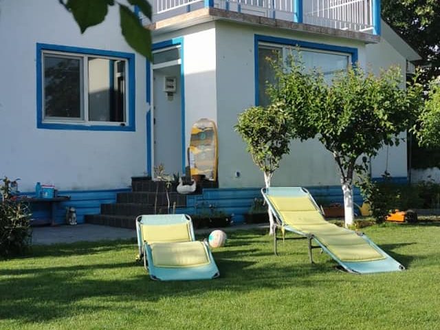 Casa Bryanna, Navodari