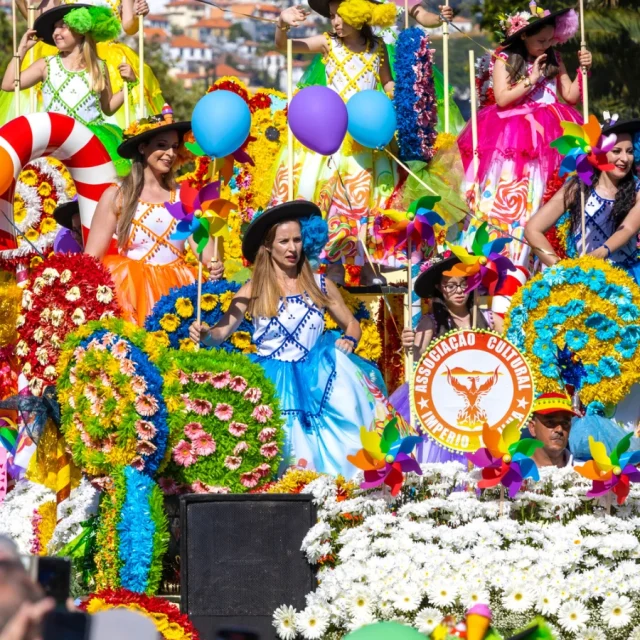 Festivalul Florilor in Madeira, de Paste